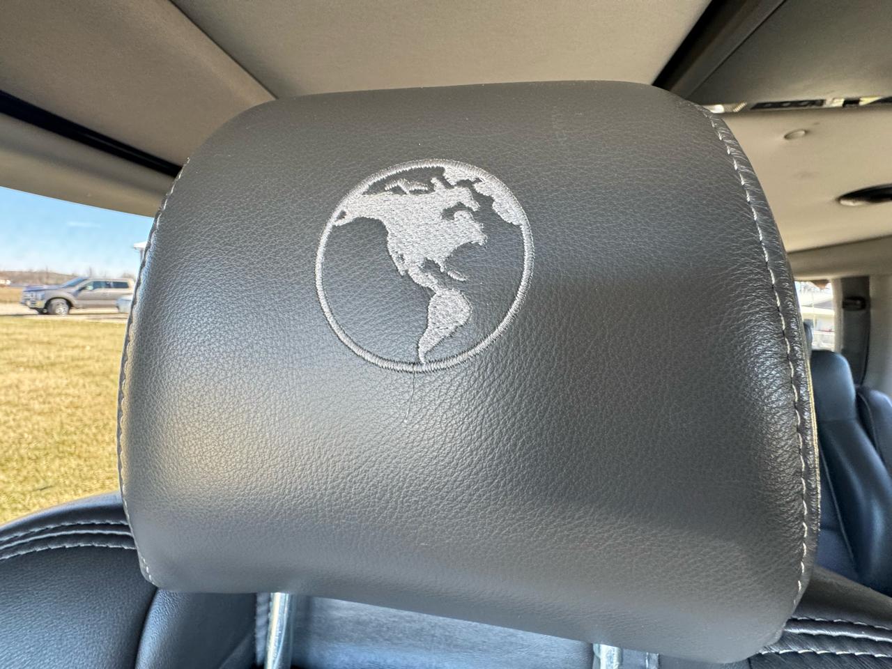 Ford Transit Wagon T-150 130" Low Roof XLT Swing-Out RH Dr 2015