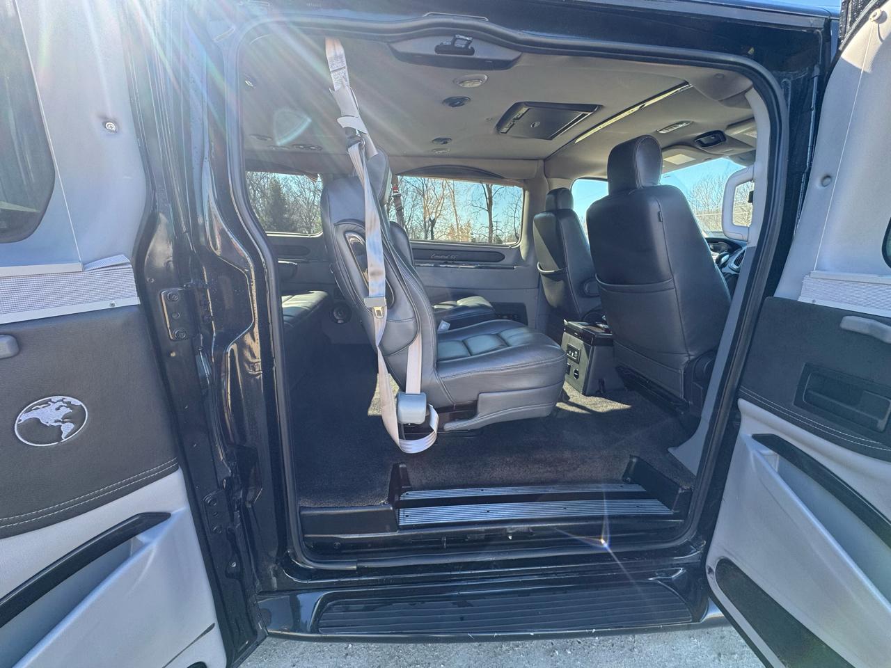 Ford Transit Wagon T-150 130" Low Roof XLT Swing-Out RH Dr 2015