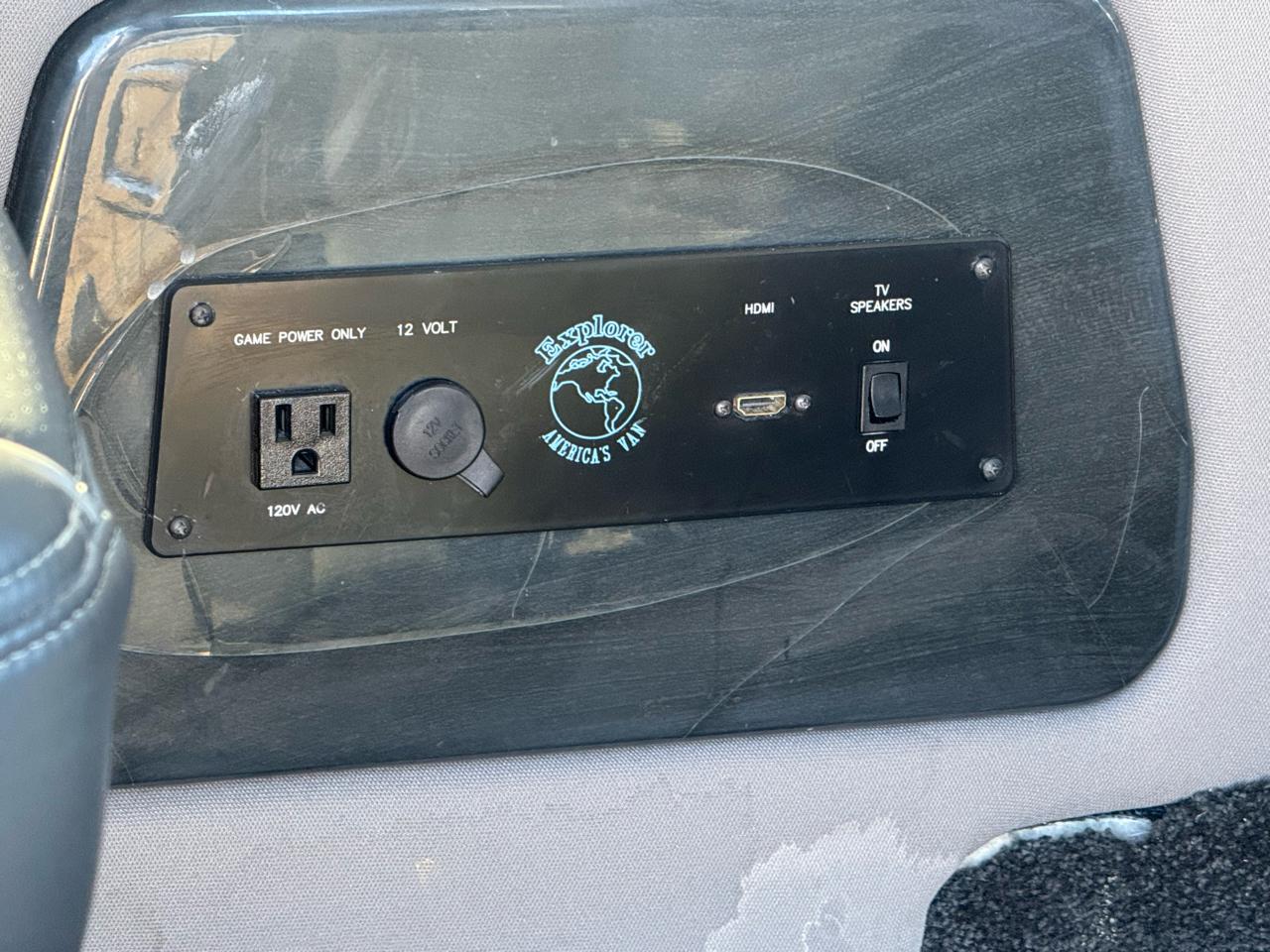 Ford Transit Wagon T-150 130" Low Roof XLT Swing-Out RH Dr 2015