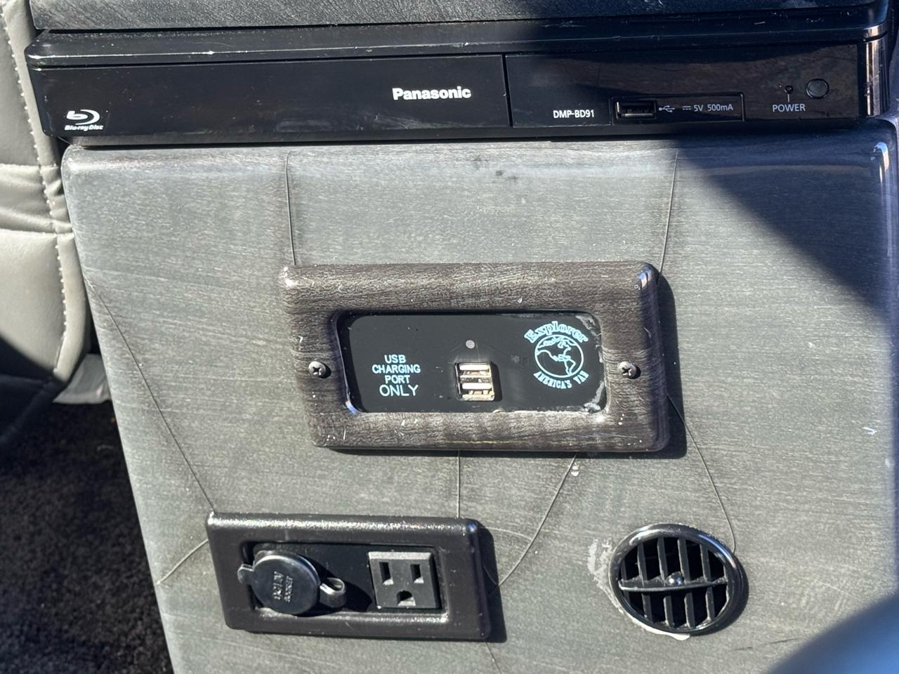 Ford Transit Wagon T-150 130" Low Roof XLT Swing-Out RH Dr 2015