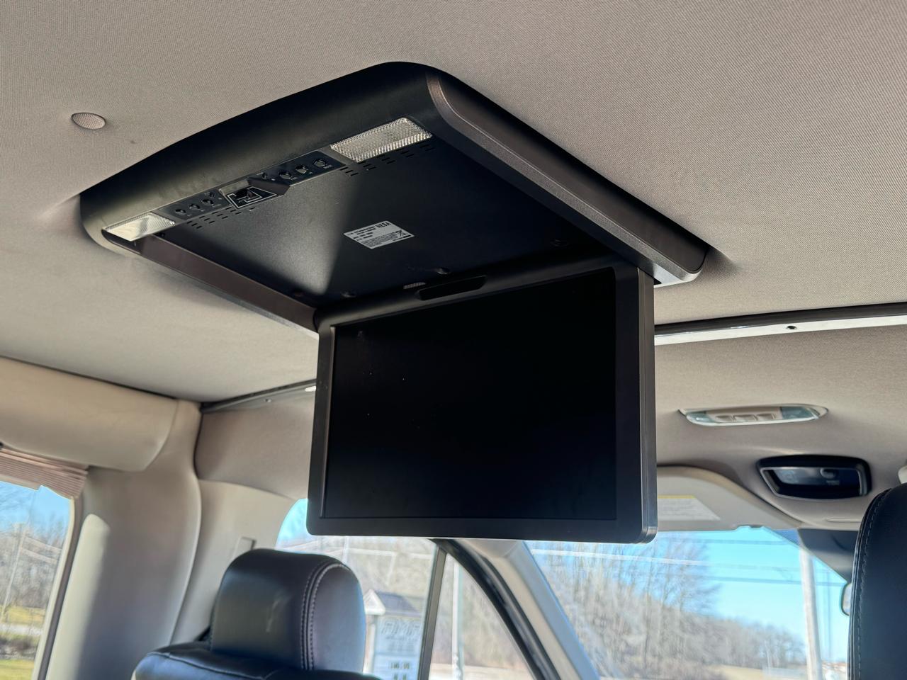 Ford Transit Wagon T-150 130" Low Roof XLT Swing-Out RH Dr 2015