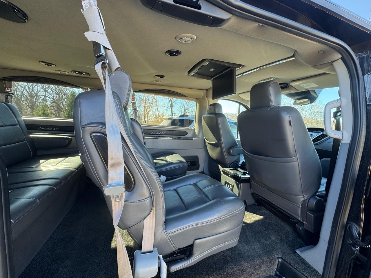 Ford Transit Wagon T-150 130" Low Roof XLT Swing-Out RH Dr 2015