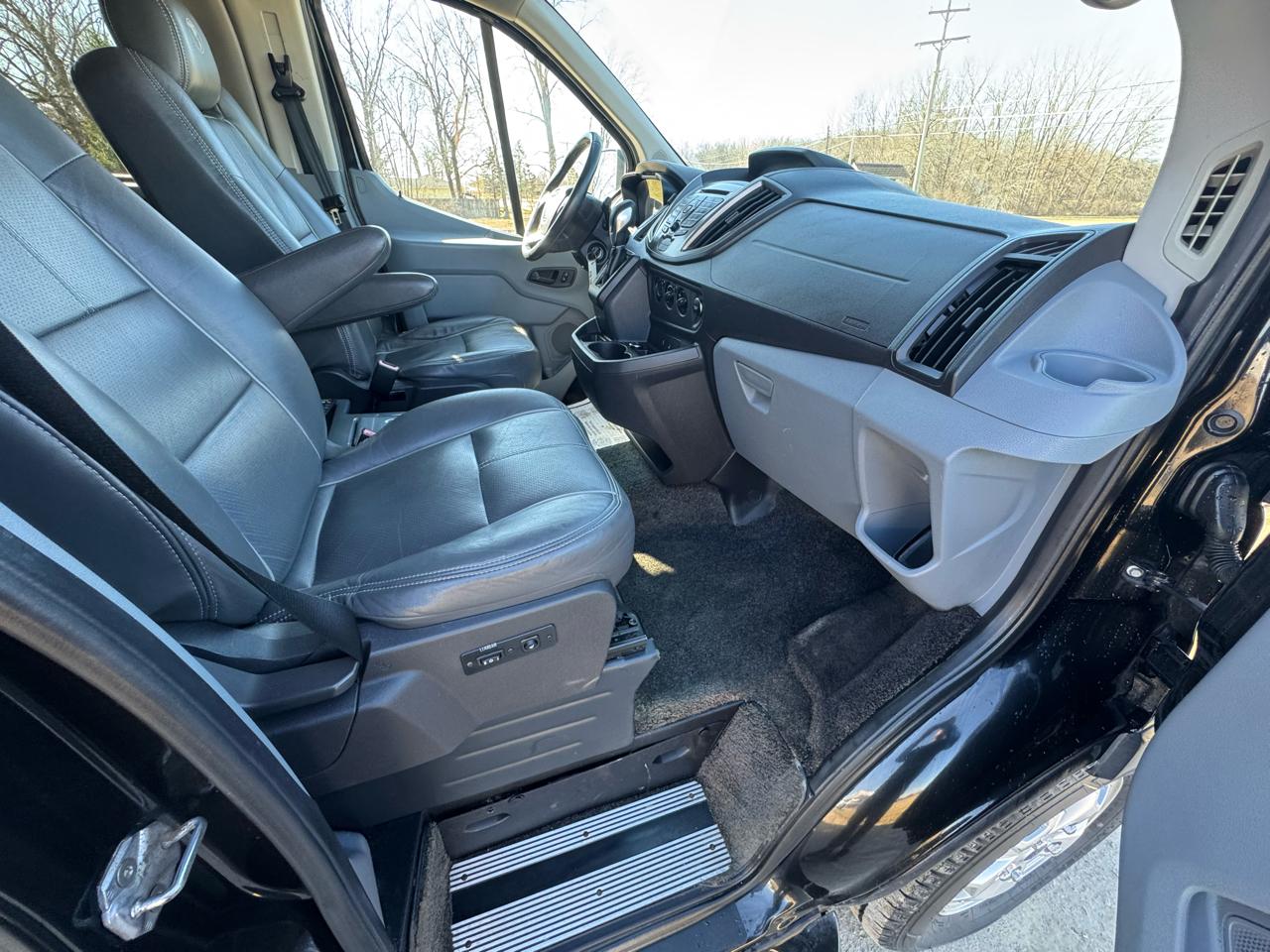 Ford Transit Wagon T-150 130" Low Roof XLT Swing-Out RH Dr 2015