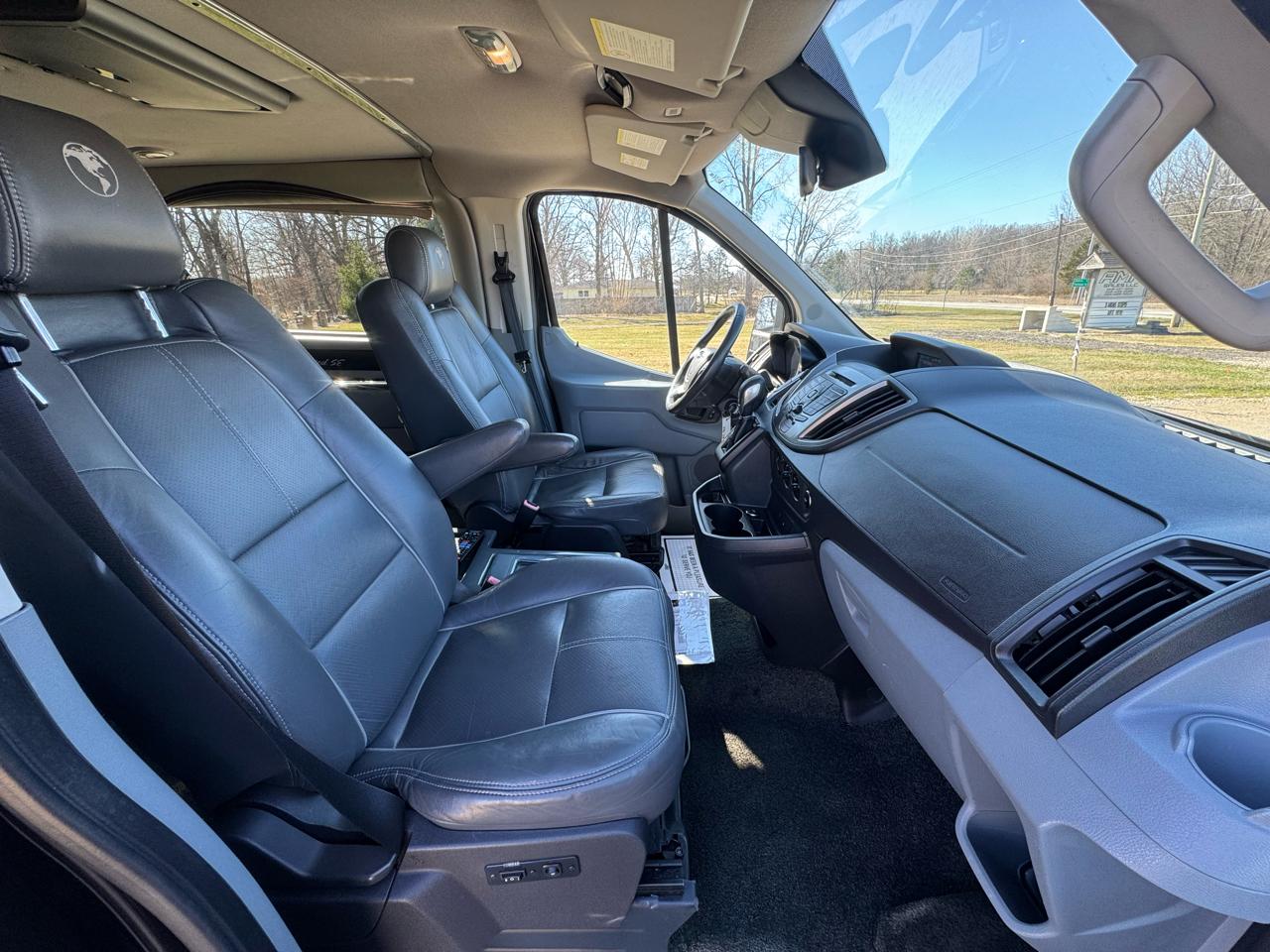 Ford Transit Wagon T-150 130" Low Roof XLT Swing-Out RH Dr 2015