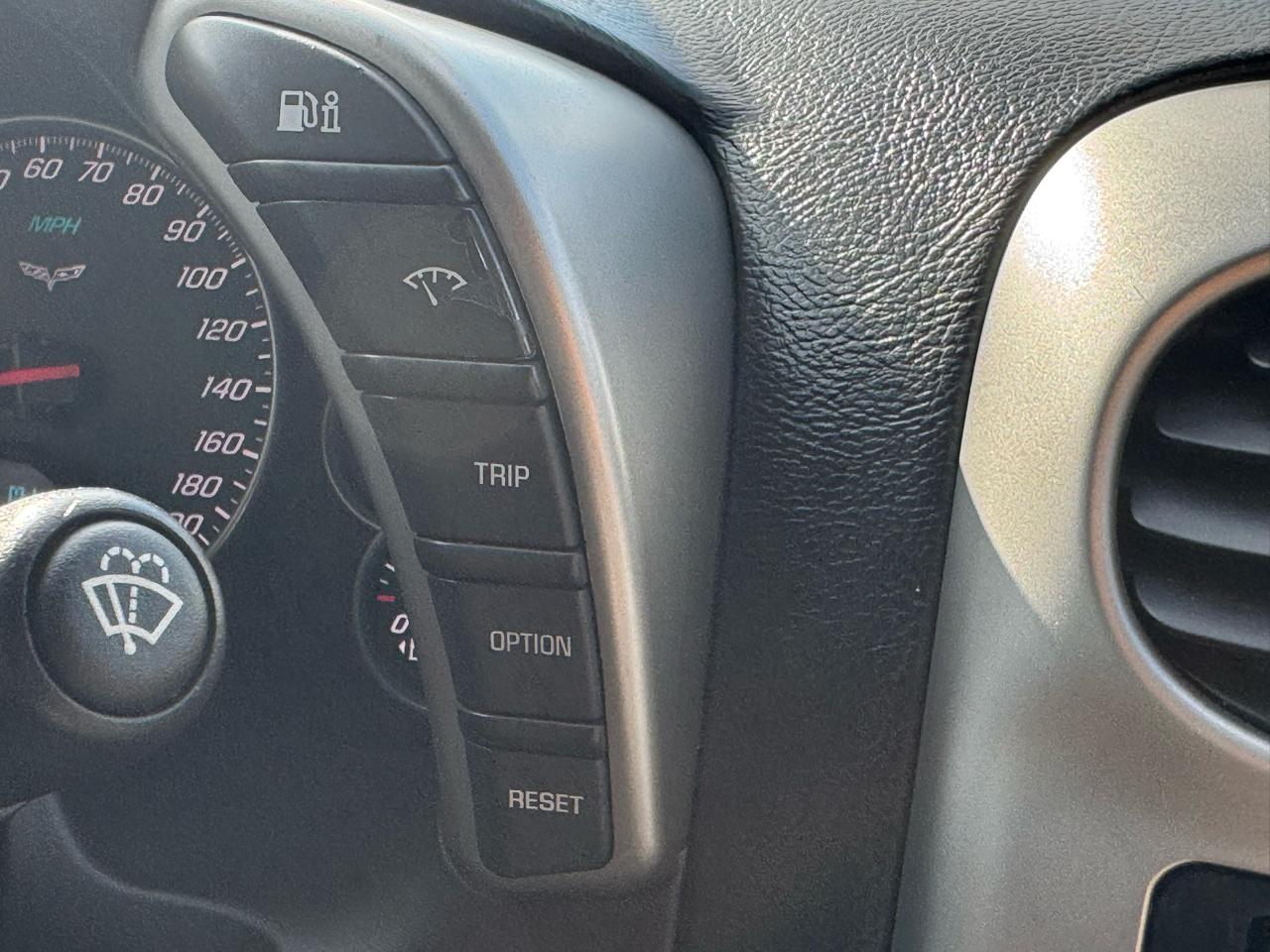 Chevrolet Corvette 2dr Convertible 2005