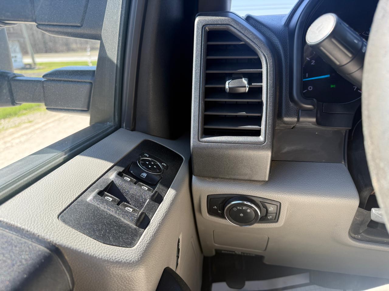 Ford Super Duty F-350 SRW 4WD Crew Cab 156" XL 2019