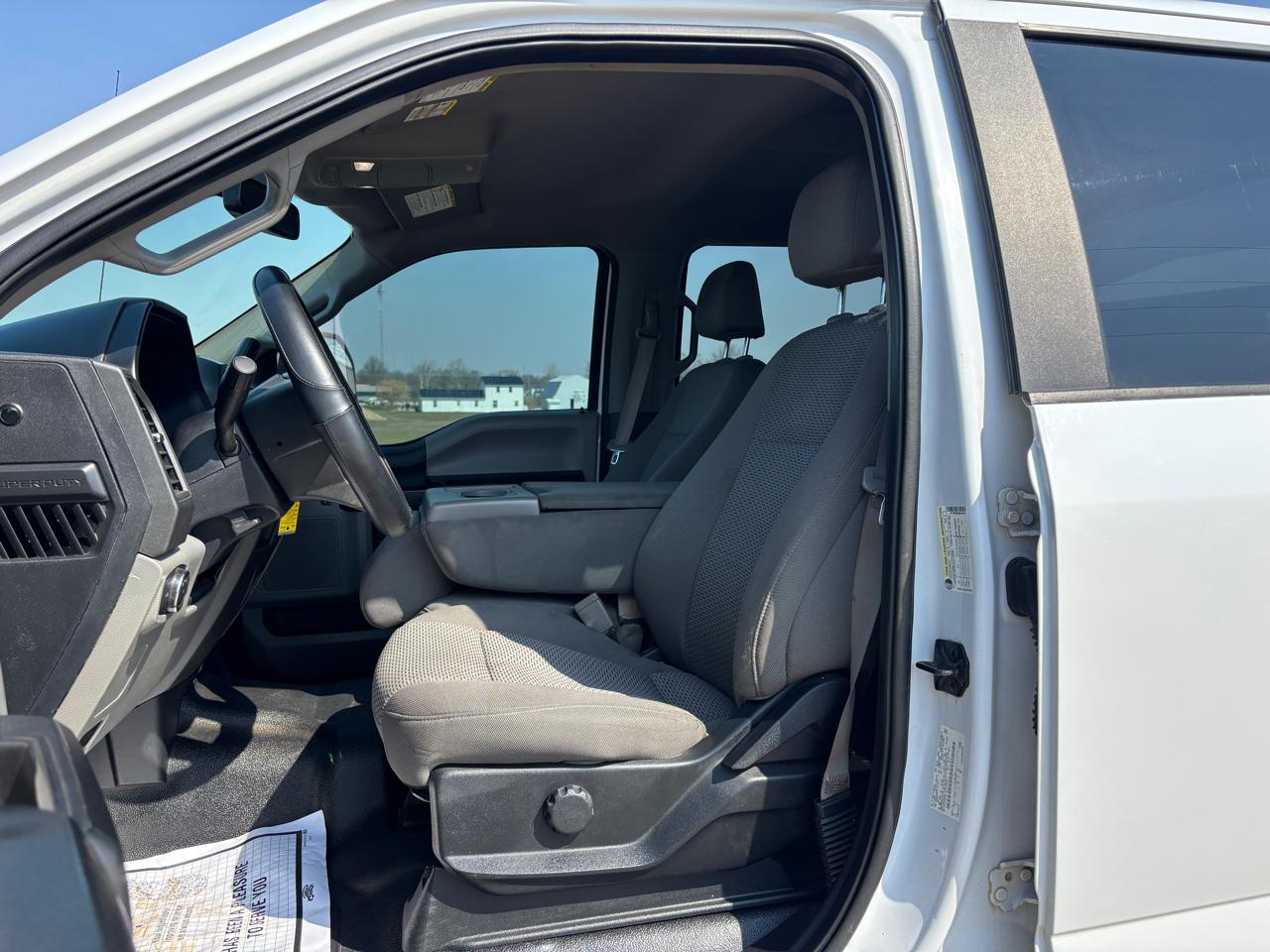 Ford Super Duty F-250 SRW XL 4WD Crew Cab 8' Box 2019