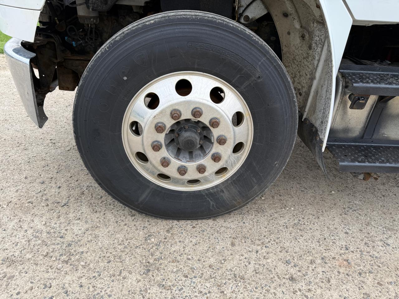 Freightliner M2  2014