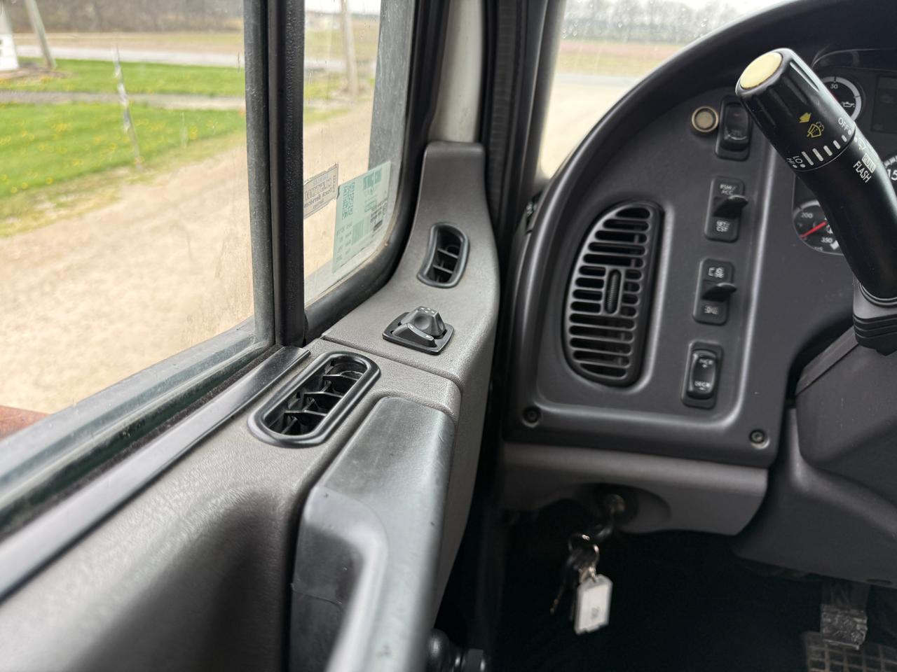 Freightliner M2  2015