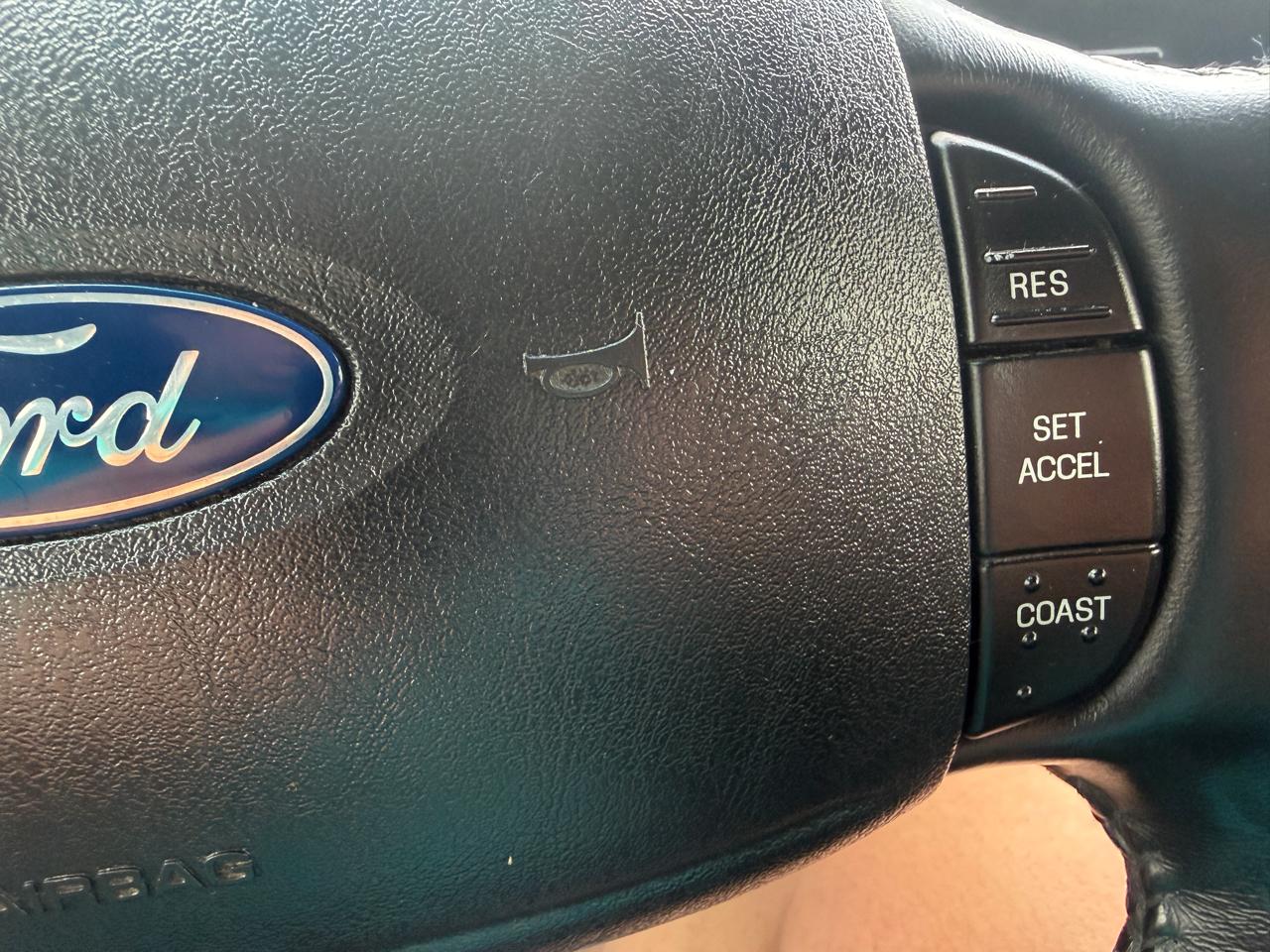 Ford Super Duty F-250 4WD Crew Cab 156" XL 2003