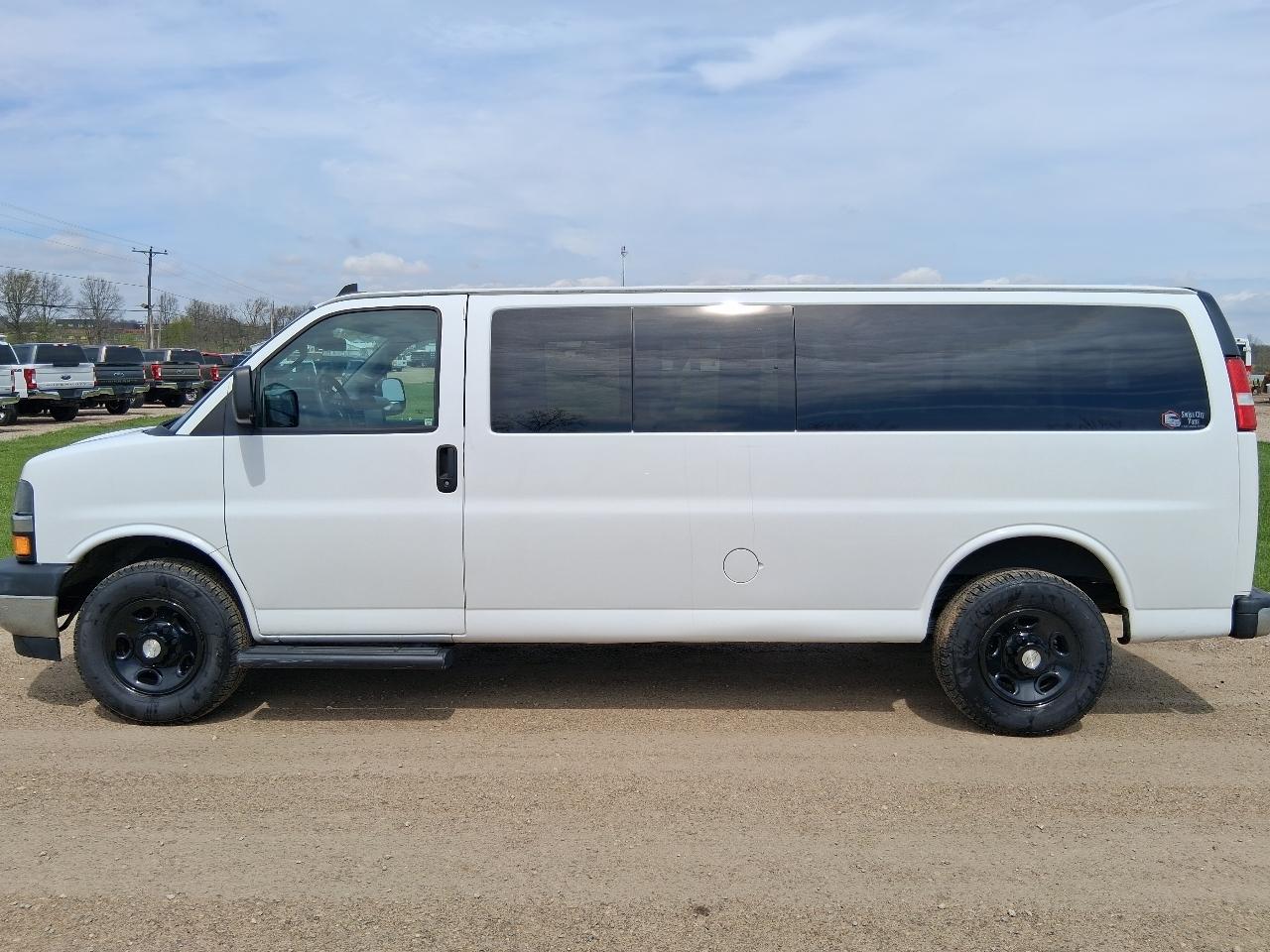 Chevrolet Express Passenger RWD 3500 155" LT 2020