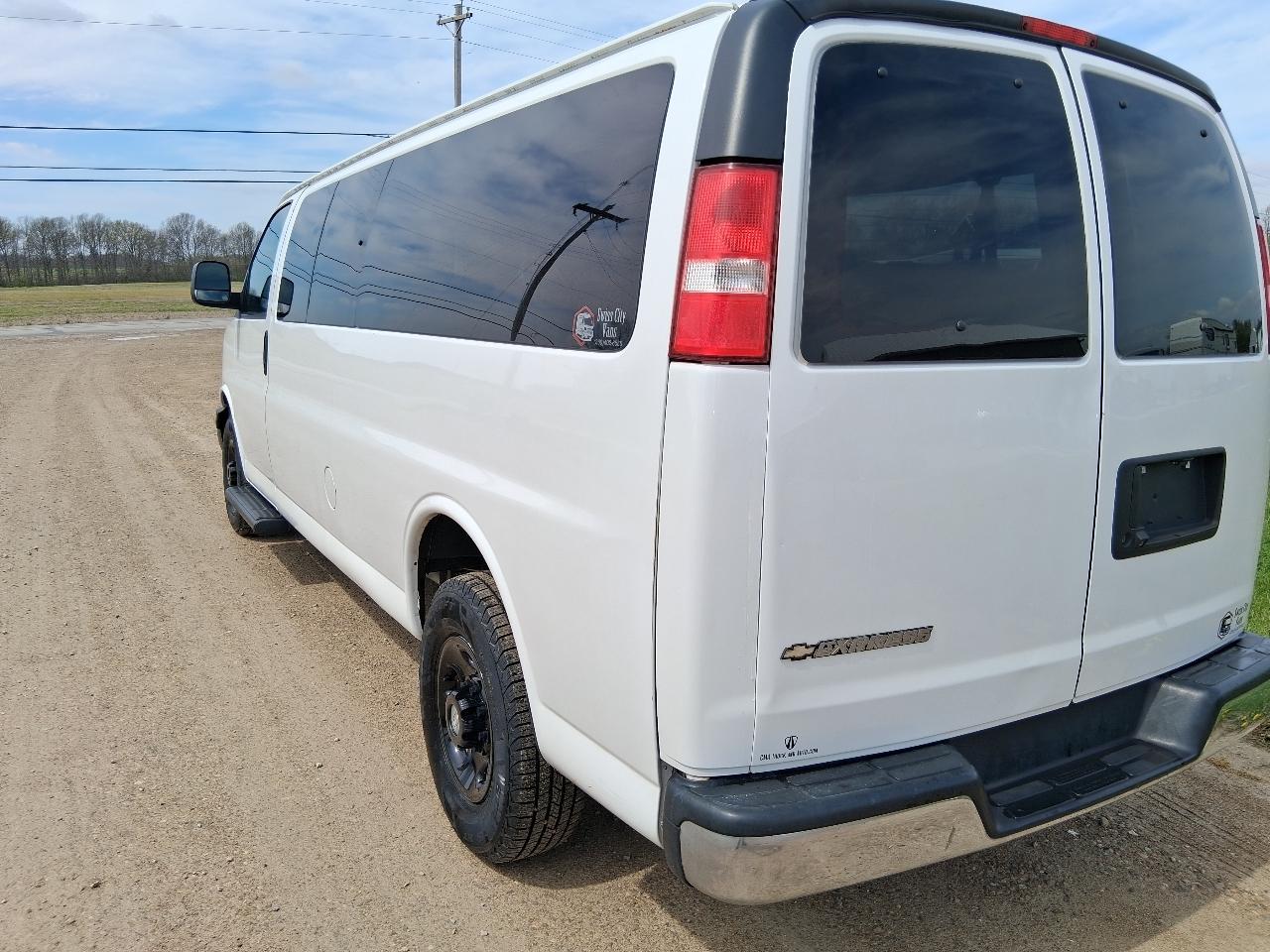 Chevrolet Express Passenger RWD 3500 155" LT 2020