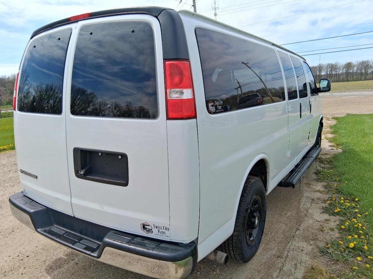 Chevrolet Express Passenger RWD 3500 155" LT 2020