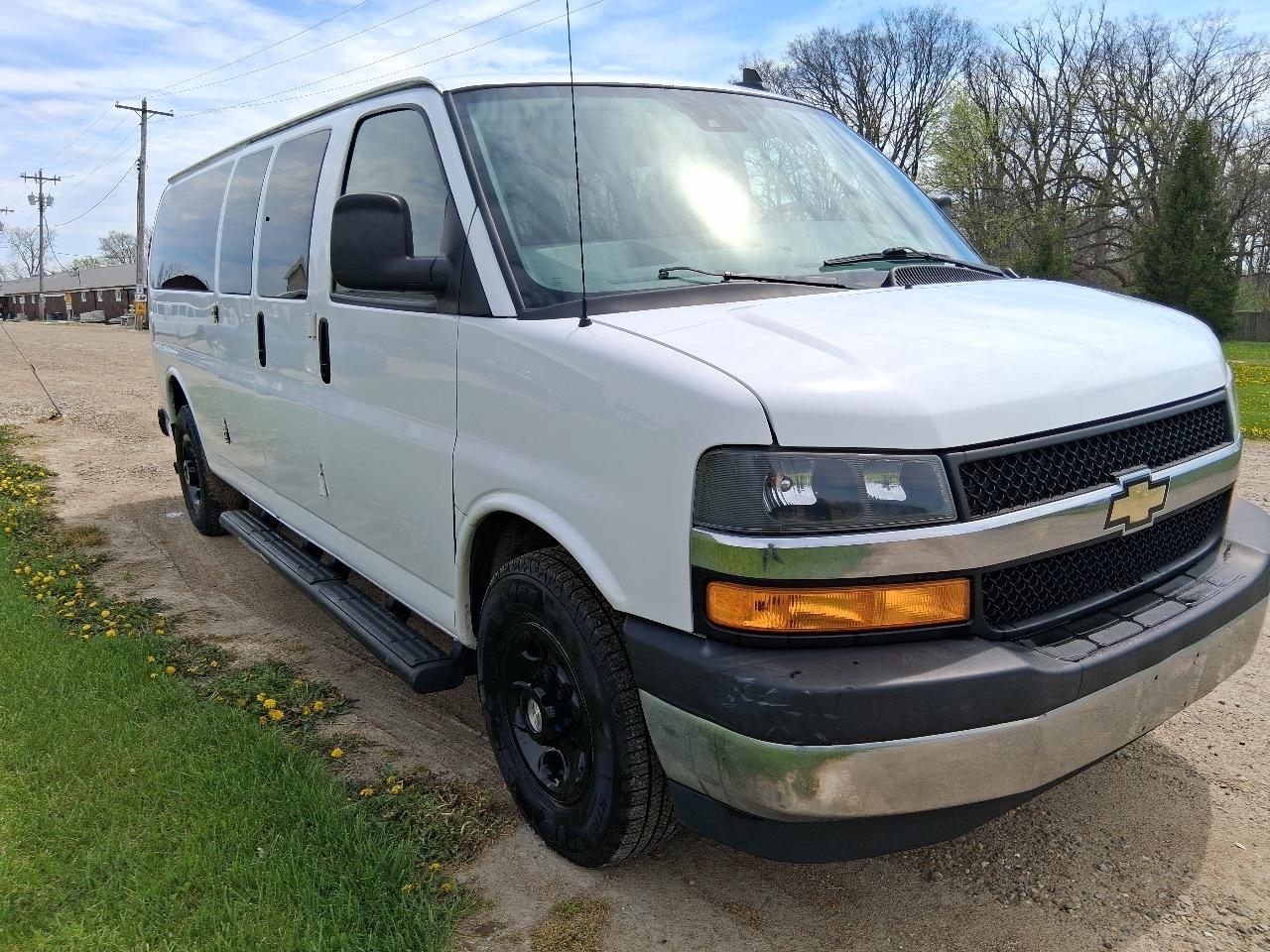 Chevrolet Express Passenger RWD 3500 155" LT 2020