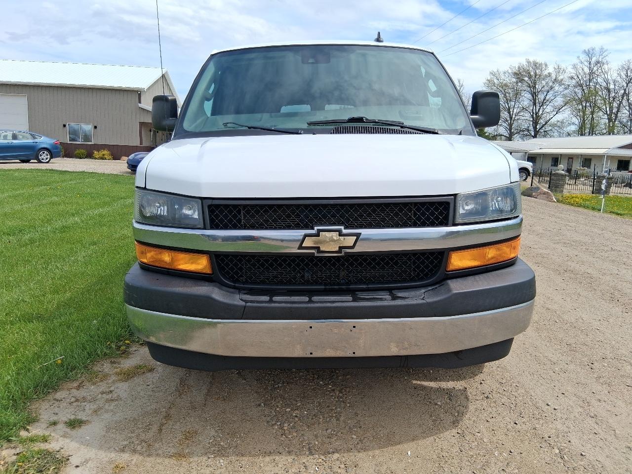 Chevrolet Express Passenger RWD 3500 155" LT 2020