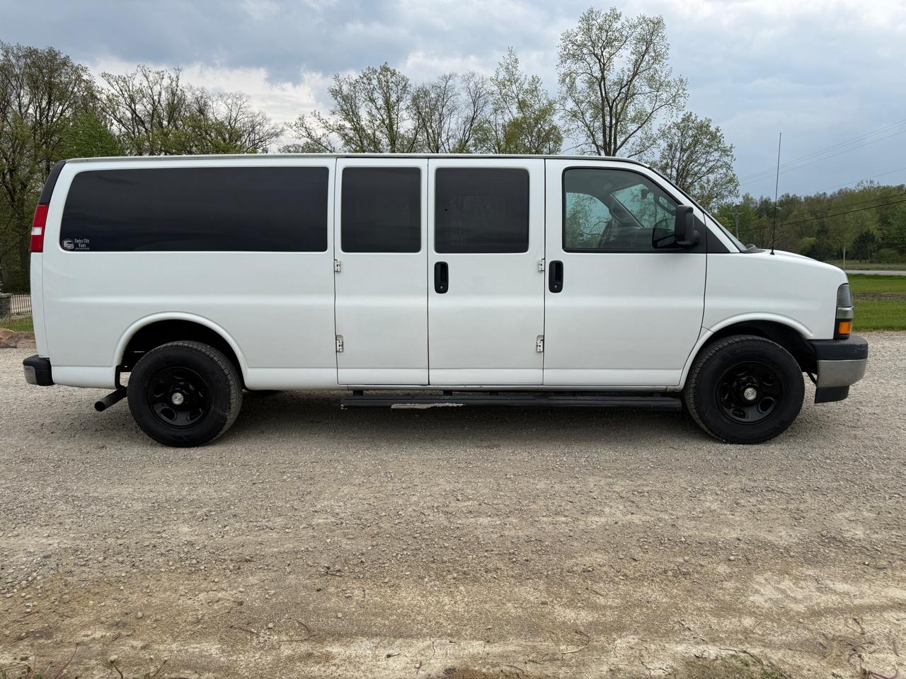 Chevrolet Express Passenger RWD 3500 155" LT 2020