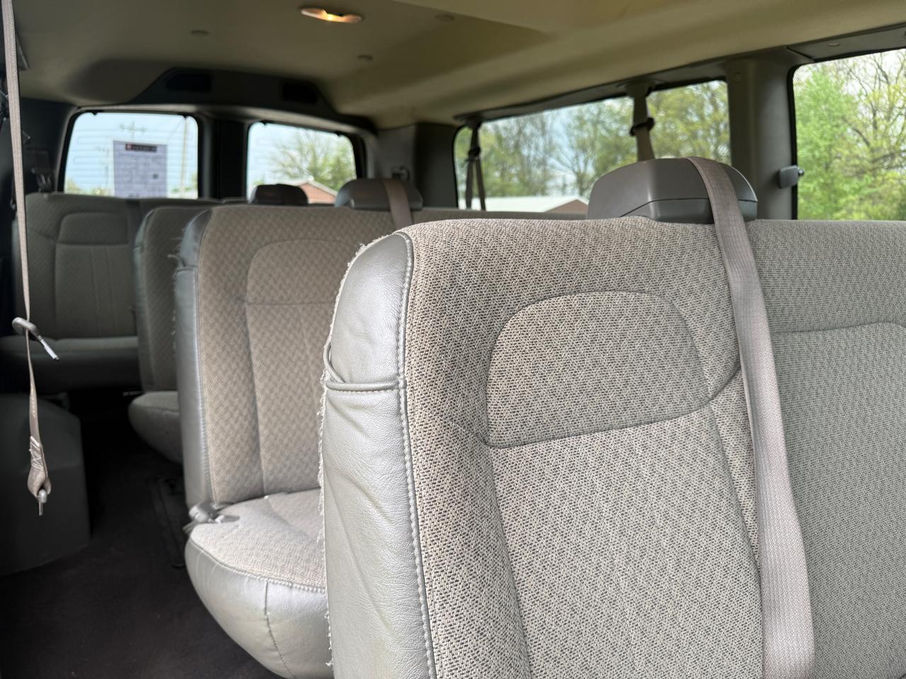 Chevrolet Express Passenger RWD 3500 155" LT 2020