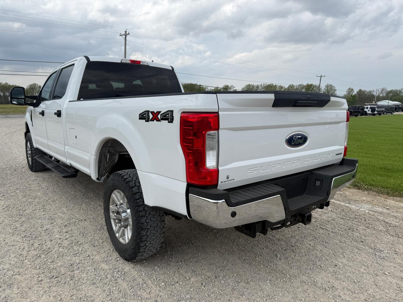 Ford Super Duty F-350 SRW XLT 4WD Crew Cab 8' Box 2017