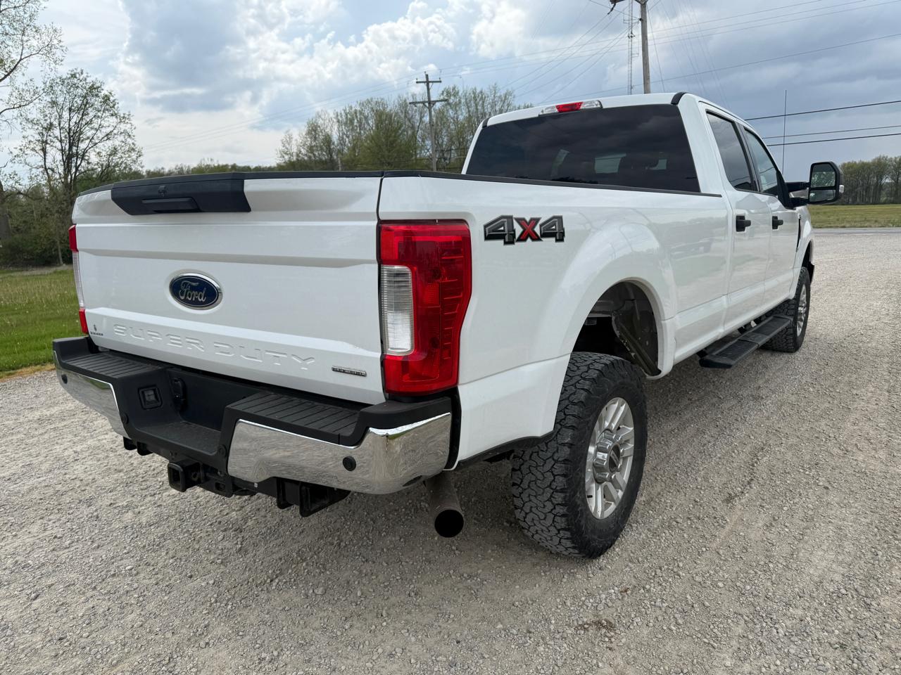 Ford Super Duty F-350 SRW XLT 4WD Crew Cab 8' Box 2017