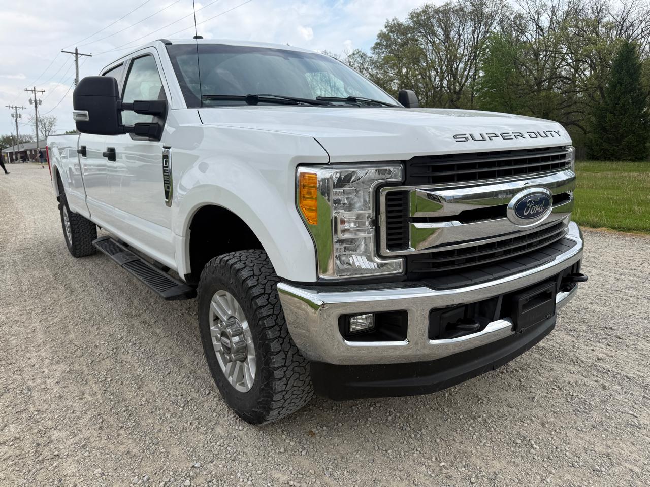 Ford Super Duty F-350 SRW XLT 4WD Crew Cab 8' Box 2017