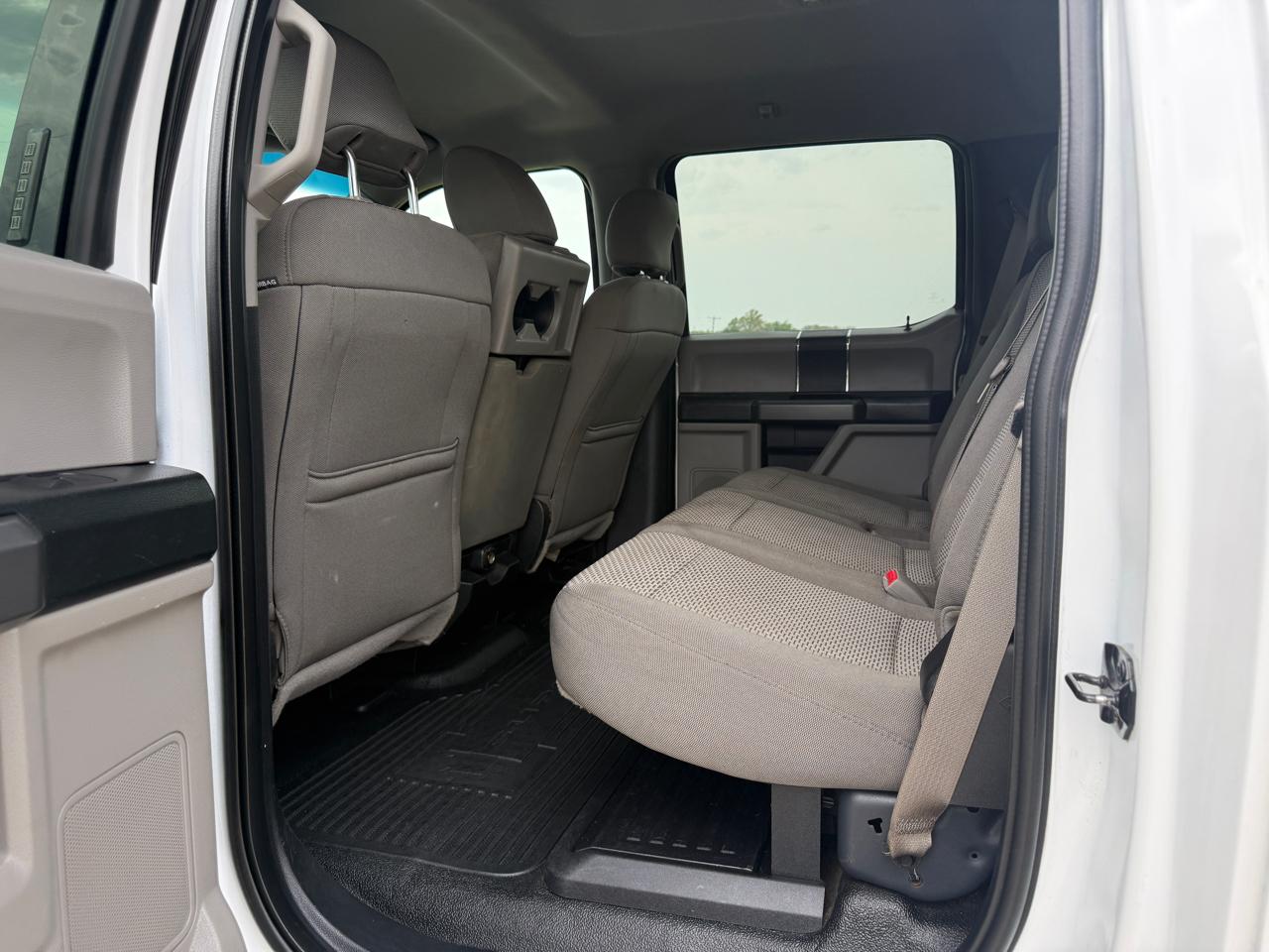 Ford Super Duty F-350 SRW XLT 4WD Crew Cab 8' Box 2017