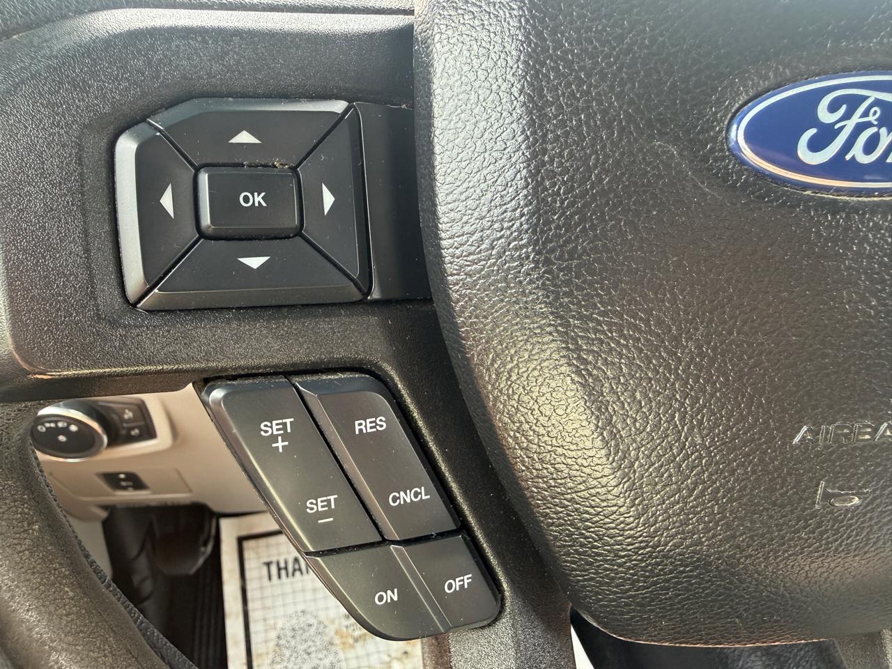 Ford Super Duty F-350 SRW XLT 4WD Crew Cab 8' Box 2017
