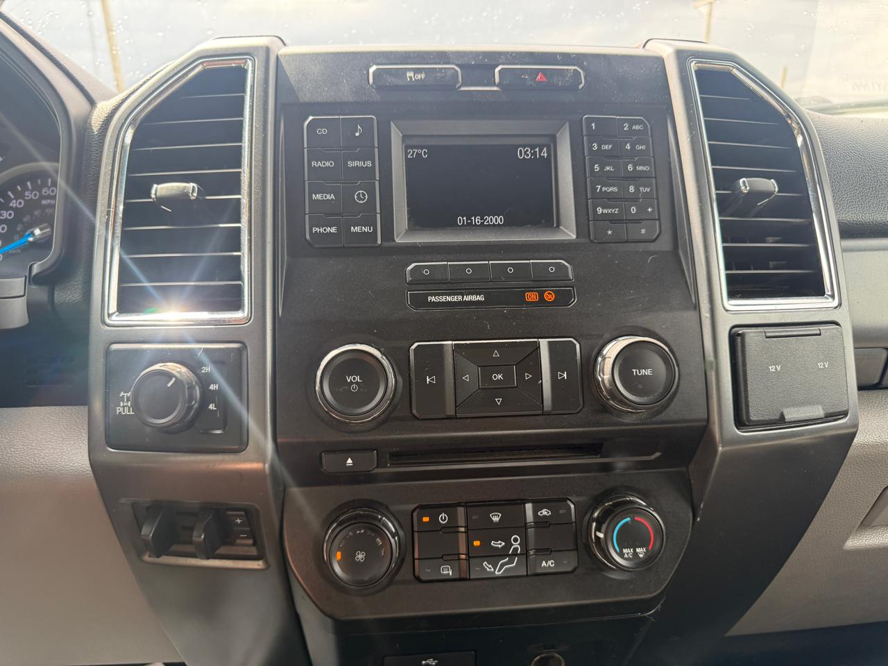 Ford Super Duty F-350 SRW XLT 4WD Crew Cab 8' Box 2017