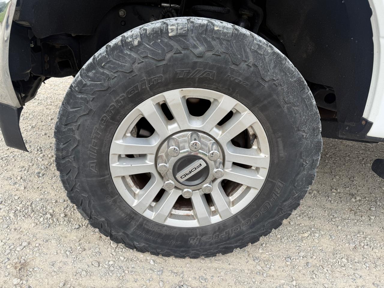 Ford Super Duty F-350 SRW XLT 4WD Crew Cab 8' Box 2017