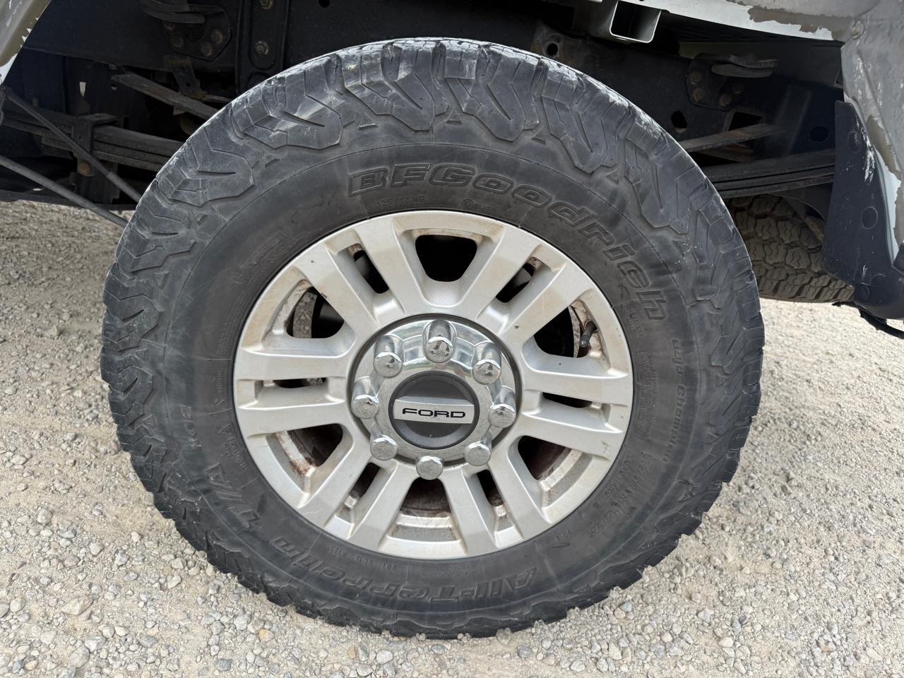 Ford Super Duty F-350 SRW XLT 4WD Crew Cab 8' Box 2017