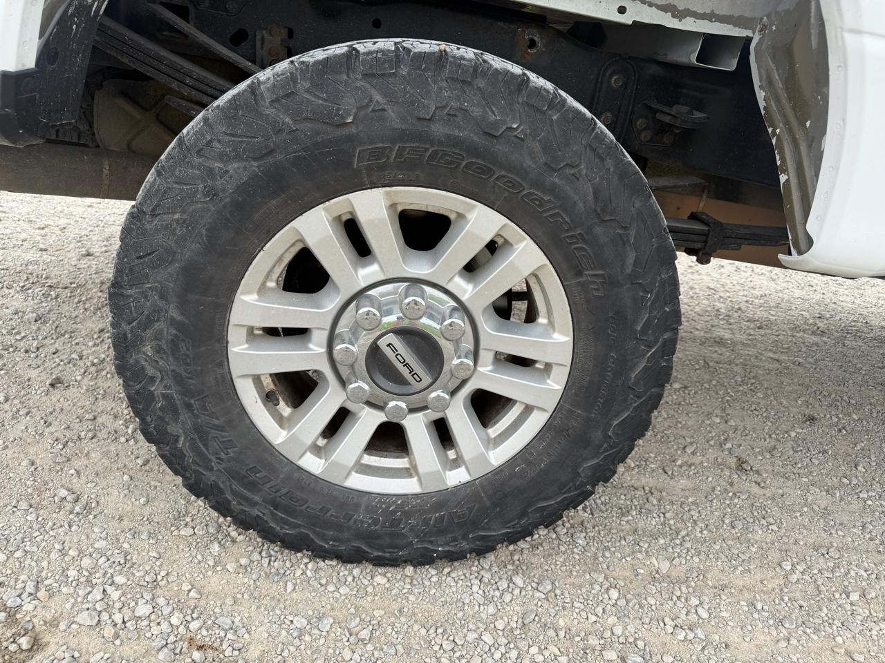 Ford Super Duty F-350 SRW XLT 4WD Crew Cab 8' Box 2017
