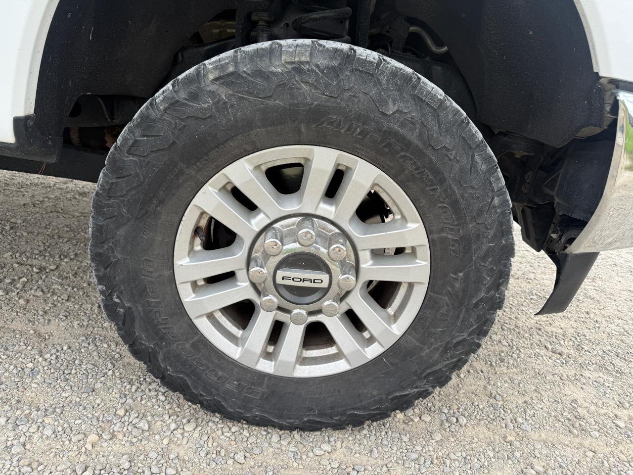 Ford Super Duty F-350 SRW XLT 4WD Crew Cab 8' Box 2017