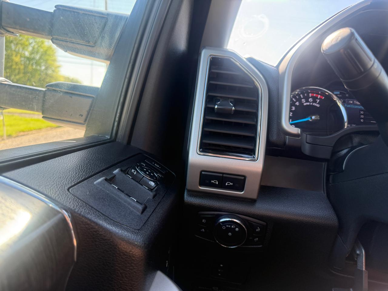 Ford Super Duty F-250 SRW 4WD Crew Cab 156" Lariat 2021