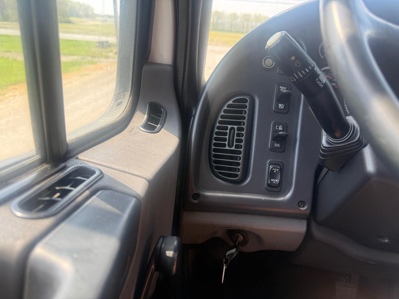 Freightliner M2  2012