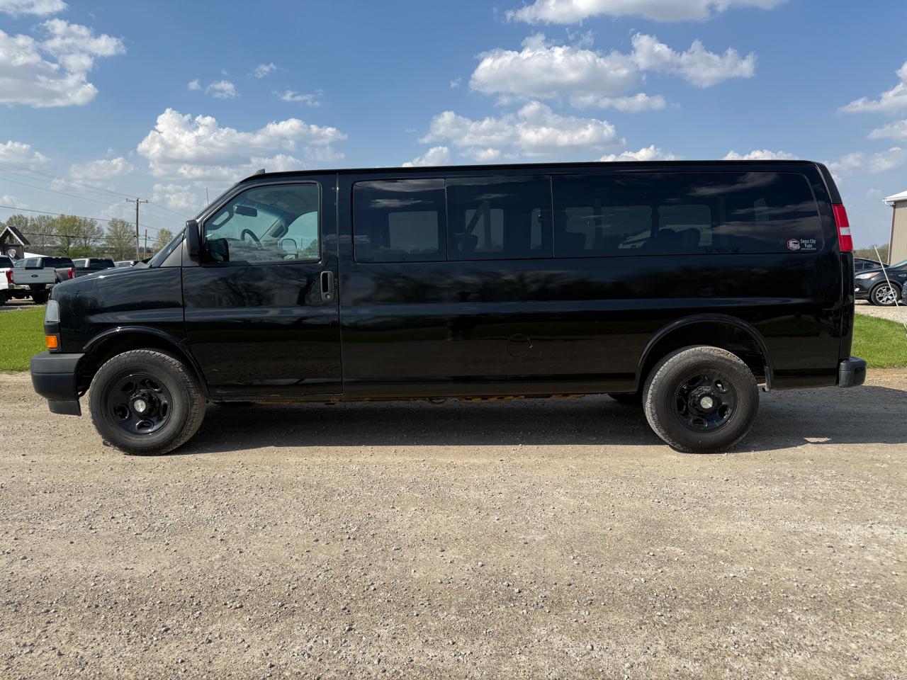 Chevrolet Express Passenger RWD 3500 155" LS 2020