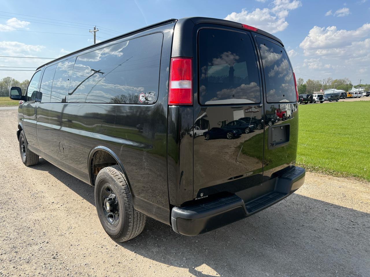 Chevrolet Express Passenger RWD 3500 155" LS 2020