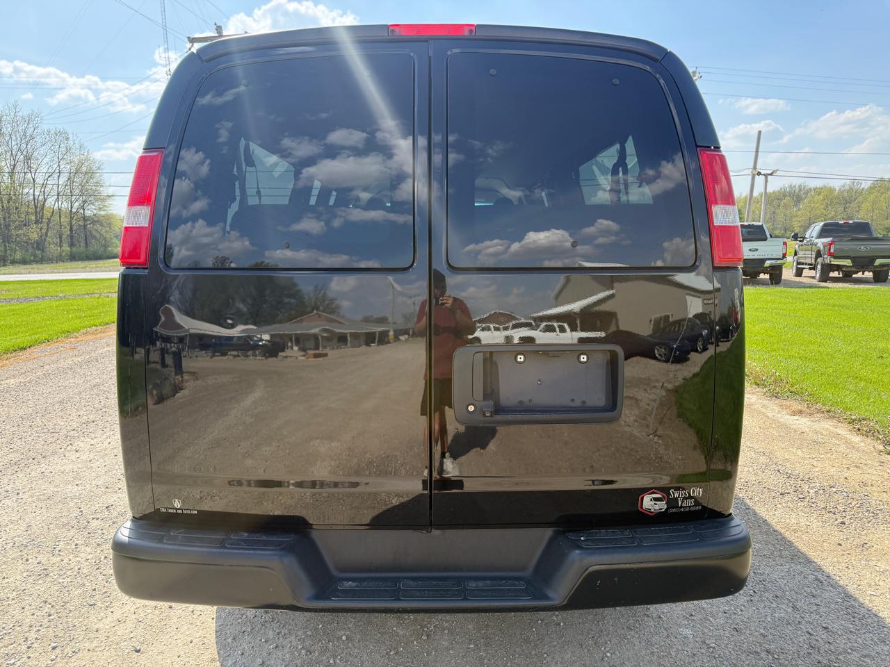 Chevrolet Express Passenger RWD 3500 155" LS 2020