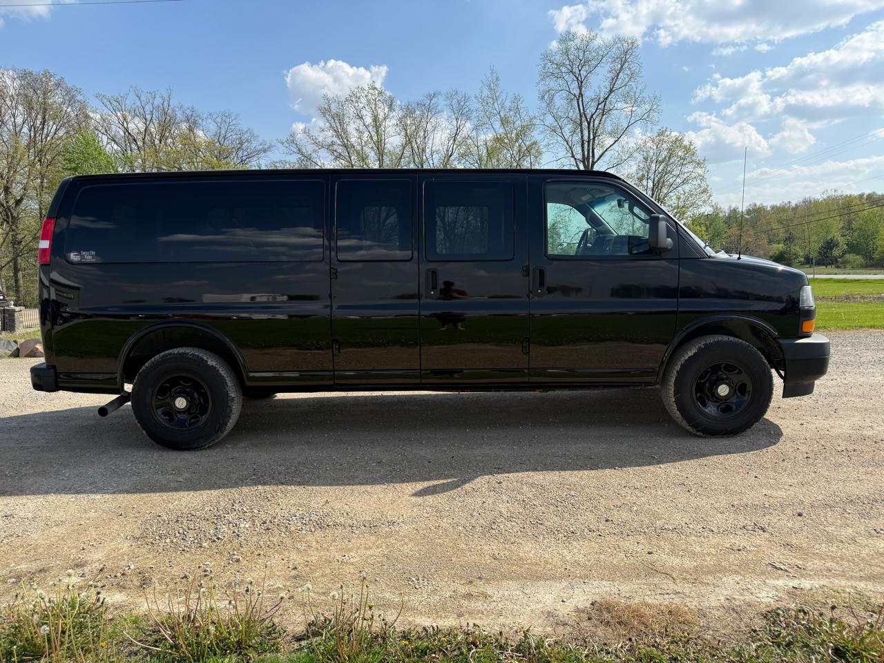 Chevrolet Express Passenger RWD 3500 155" LS 2020