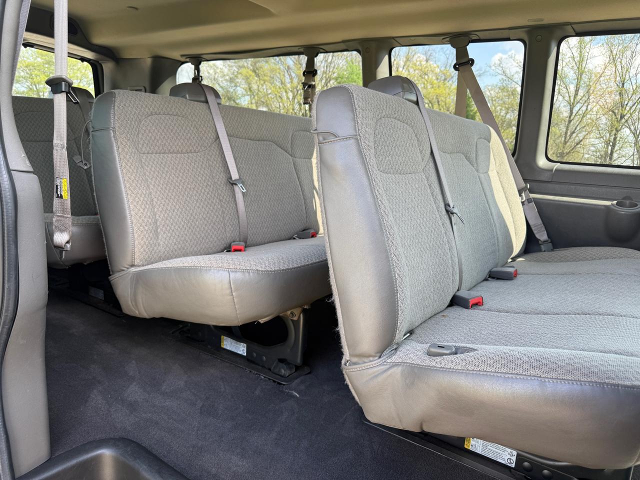 Chevrolet Express Passenger RWD 3500 155" LS 2020