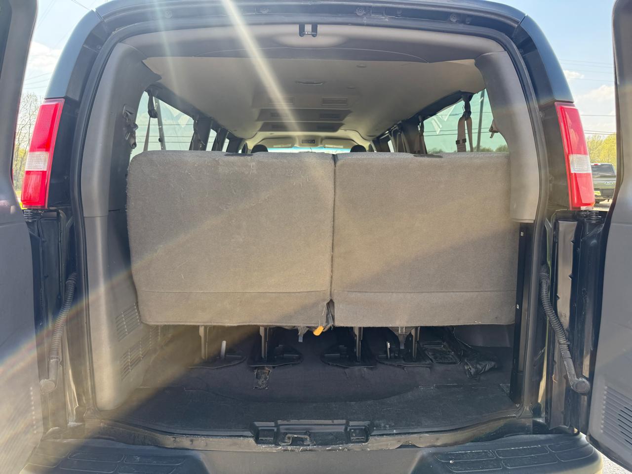 Chevrolet Express Passenger RWD 3500 155" LS 2020