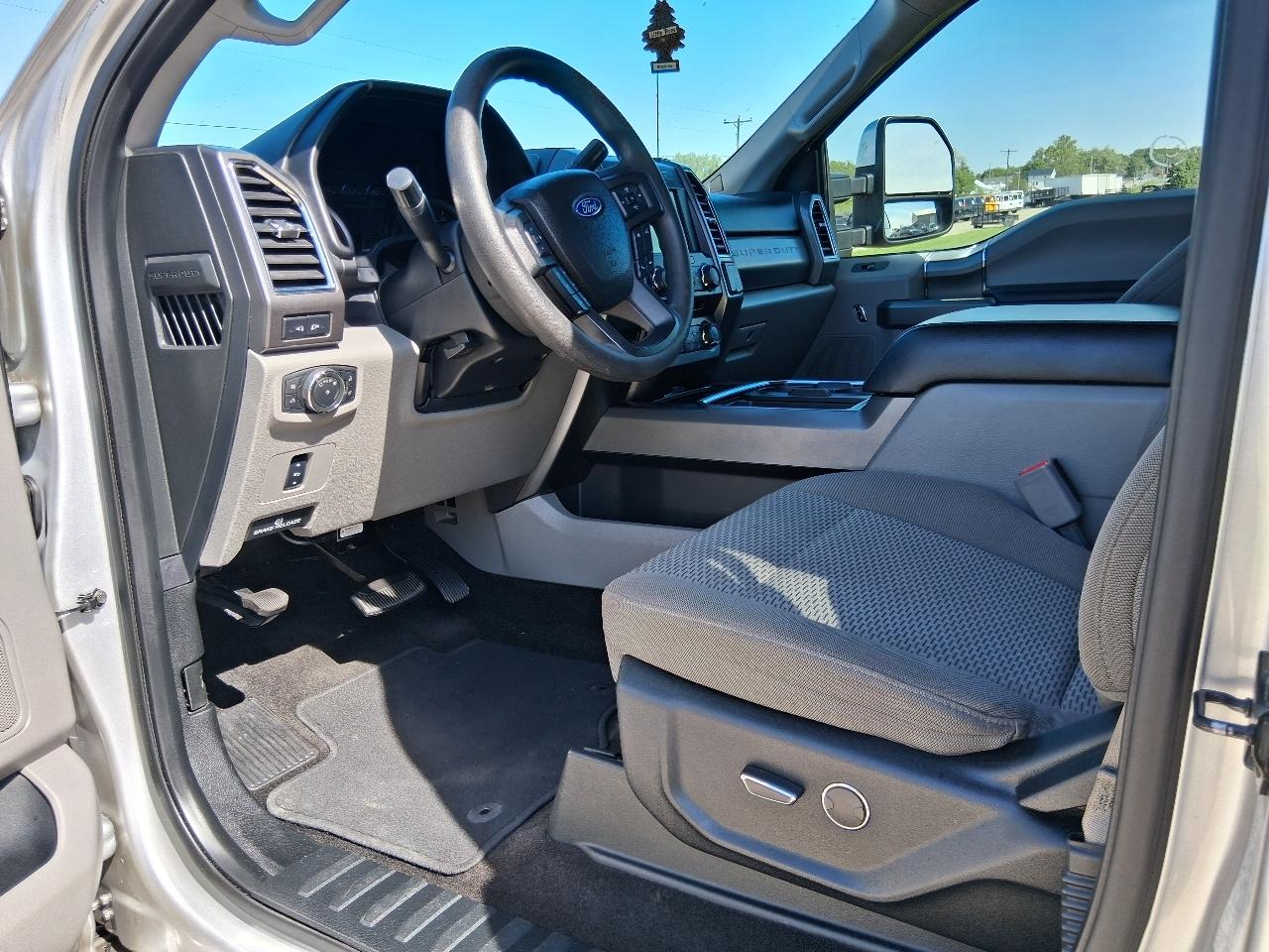 Ford Super Duty F-350 SRW King Ranch 4WD Crew Cab 8' Box 2017