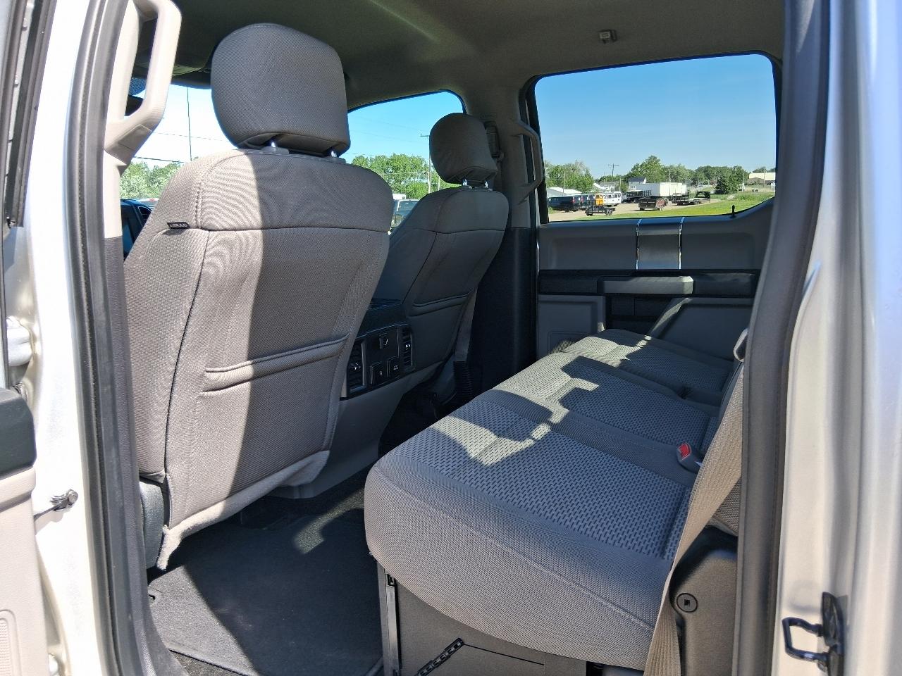 Ford Super Duty F-350 SRW King Ranch 4WD Crew Cab 8' Box 2017