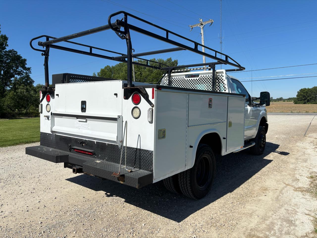 Ford Super Duty F-350 DRW 4WD Reg Cab 141" WB 60" CA XLT 2014