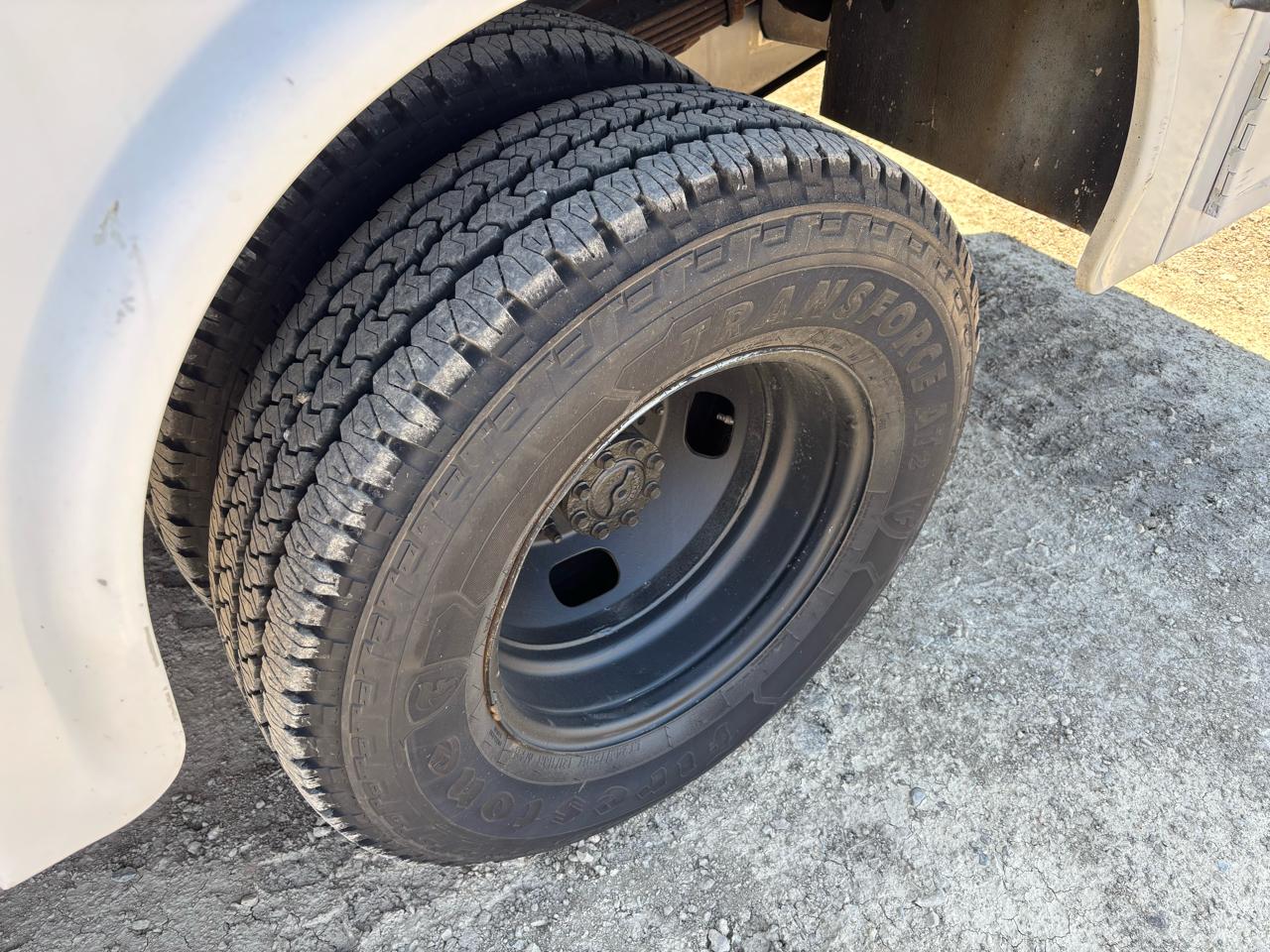 Ford Super Duty F-350 DRW 4WD Reg Cab 141" WB 60" CA XLT 2014
