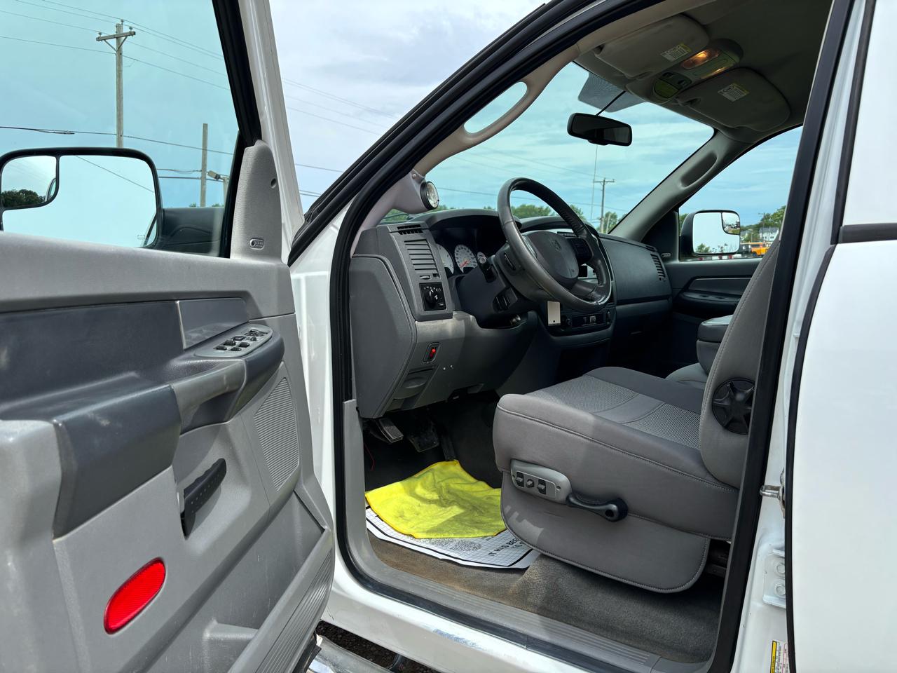 Dodge Ram 2500 4WD Quad Cab 140.5" SLT 2007