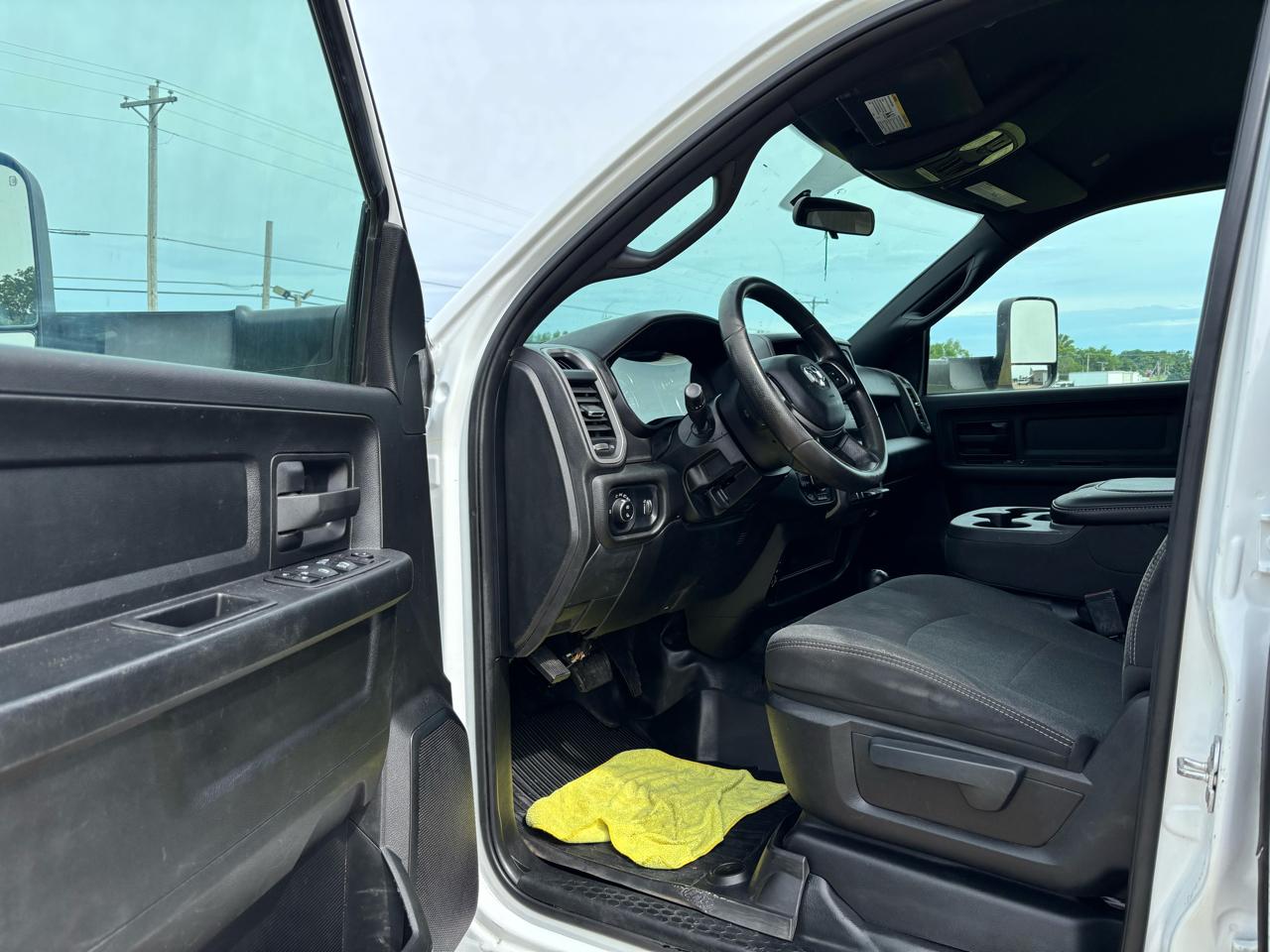 RAM 2500 Tradesman 4x4 Crew Cab 6'4" Box 2021