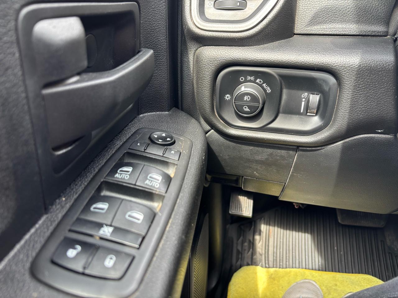 RAM 2500 Tradesman 4x4 Crew Cab 6'4" Box 2021