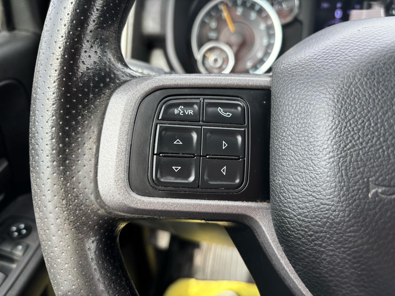 RAM 2500 Tradesman 4x4 Crew Cab 6'4" Box 2021