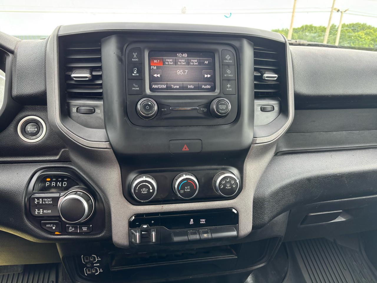 RAM 2500 Tradesman 4x4 Crew Cab 6'4" Box 2021
