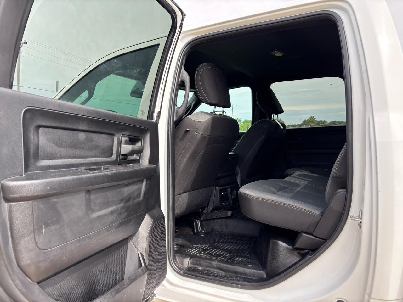 RAM 2500 Tradesman 4x4 Crew Cab 6'4" Box 2021