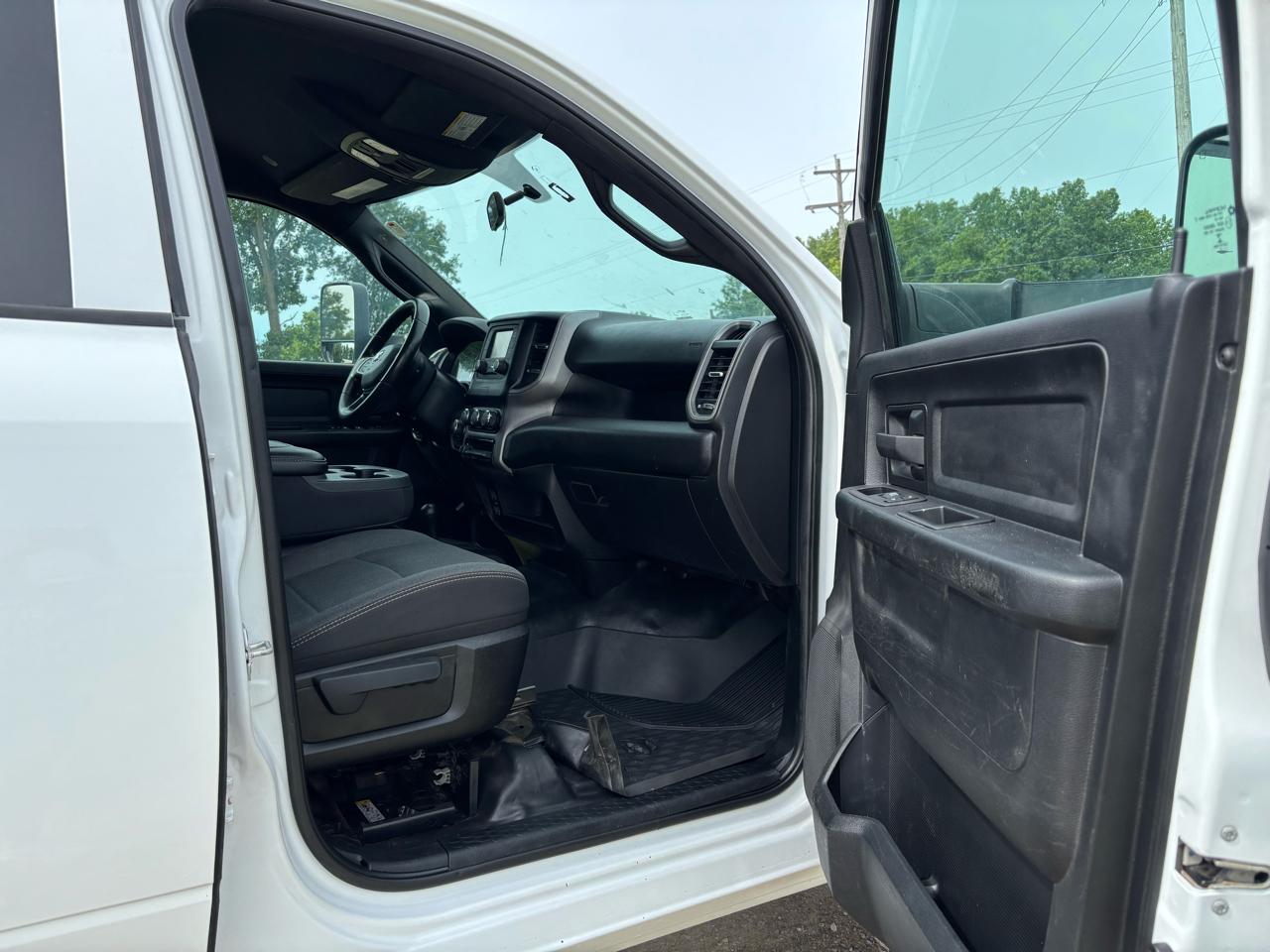 RAM 2500 Tradesman 4x4 Crew Cab 6'4" Box 2021